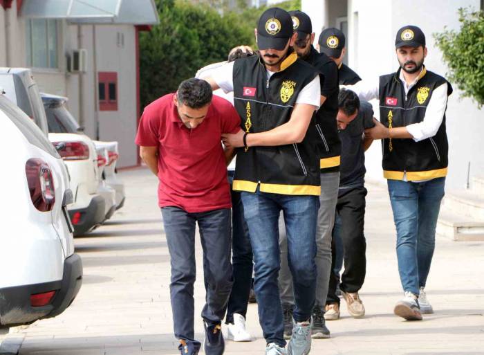 Mahkeme Çıkışı Eniştesini Öldüren Şüpheliler Adliyeye Sevk Edildi