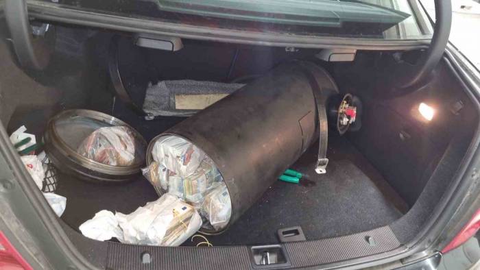 Oto Gaz Silindir Tüpünde 522 Bin Euro Yakalandı
