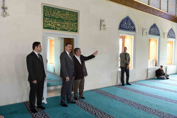 Vali Çiftçi’den Alvarlı Efe’nin Kabrine Ziyaret