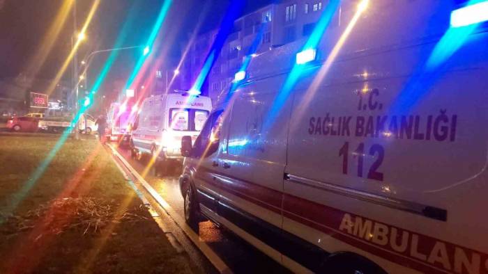Seyir Halindeki Araca Arkadan Çarpıp Kaçtı