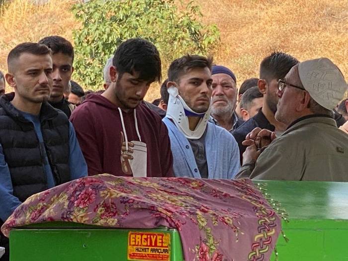Oğlu İle Birlikte Üniversite İçin Geliyordu, Kazada Hayatını Kaybetti