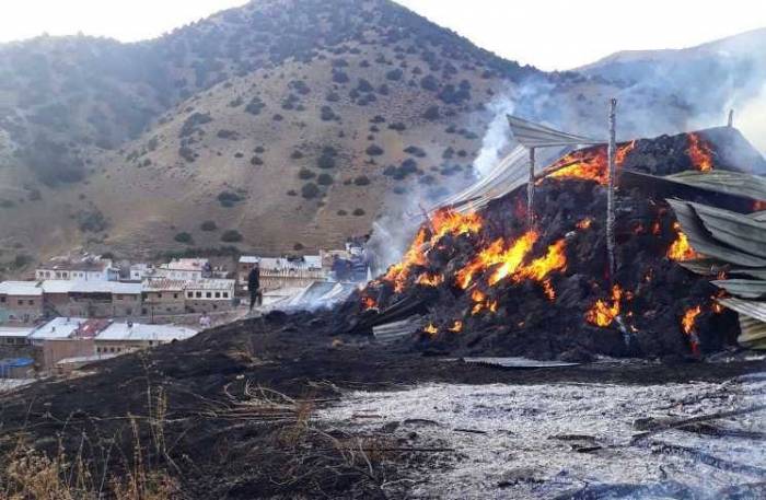 Köyde Çıkan Yangında 600 Balya Ot Yandı