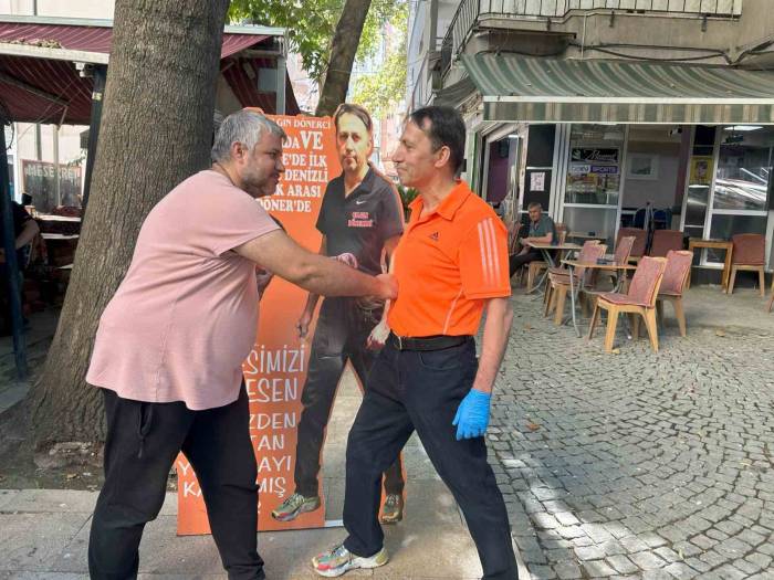 Bu Dönerciyi Yerinden Oynatan Karnını Bedavaya Doyuruyor