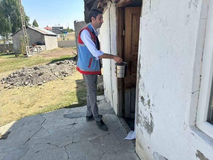 Hamur’da İhtiyaç Sahiplerine Sıcak Yemek Projesi