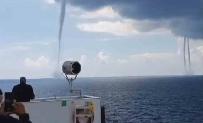 Akdeniz’de Oluşan Çok Sayıda Hortum, Cep Telefonuyla Görüntülendi