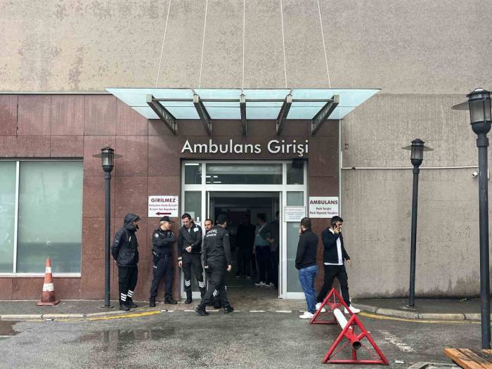 İçişleri Bakanlığı Önündeki Patlamada Yaralanan 2 Polisin Tedavisi Sürüyor