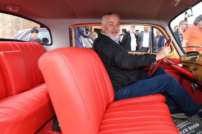 Klasik Otomobil Tutkunları Isparta’da Buluştu
