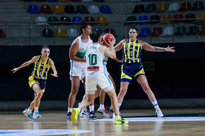 Kadınlar Basketbol Süper Ligi: İzmit Belediyespor: 70 - Fenerbahçe: 75