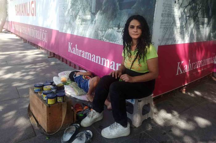 Kahramanmaraş’ın Tek Kadın Ayakkabı Boyacısı