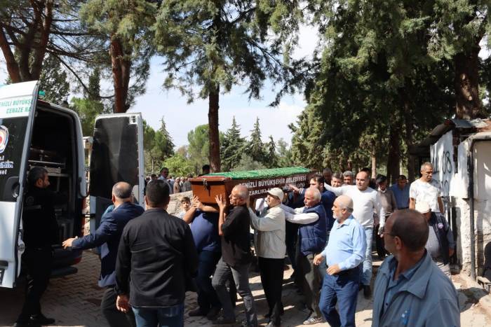 Kanada’da Doğumdan 3 Gün Sonra Ölen Genç Avukat Son Yolculuğuna Uğurlandı