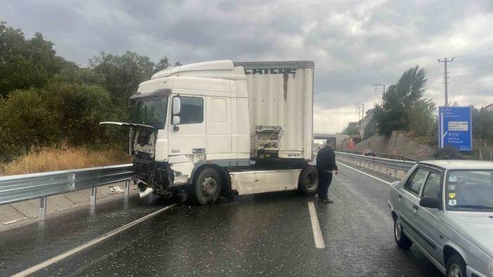 D100’de Makaslayan Tır Ulaşımı Aksattı