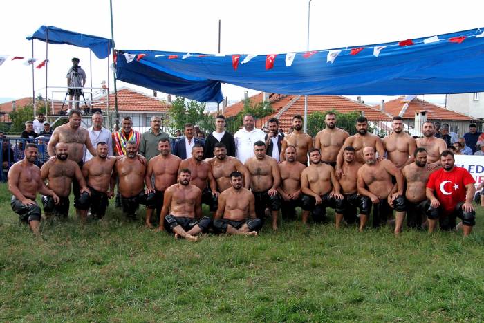 Kula Er Meydanının Başpehlivanı Yıldıray Akın Oldu