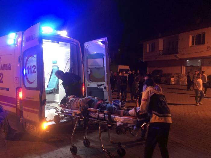 Motosiklet İle Elektrikli Bisiklet Çarpıştı: 3 Yaralı