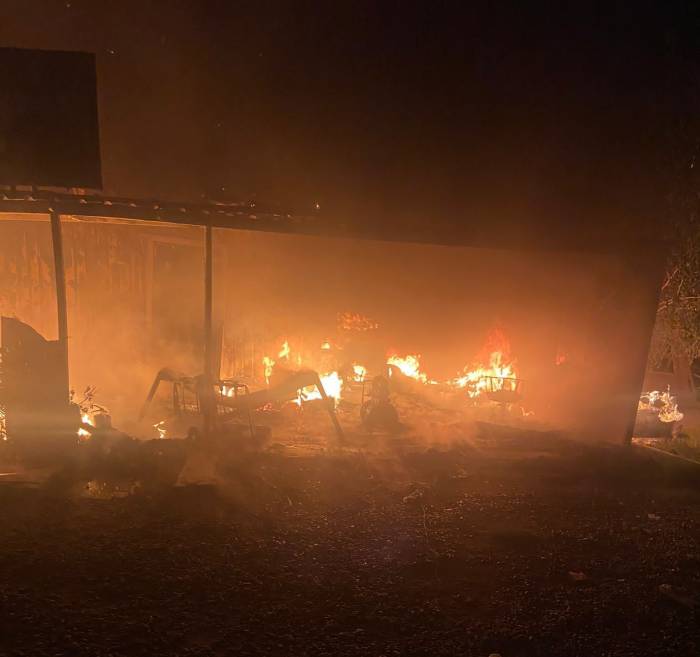 İş Yeri İçeride Bulunan Araçlarla Birlikte Yandı, Yangındaki Zarar Milyarlarla İfade Ediliyor