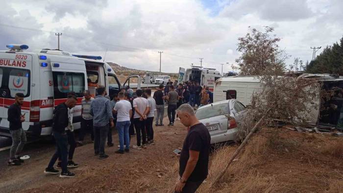 Osmaniye-gaziantep Karayolunda Hatalı Sollama Kaza Getirdi: 8 Yaralı