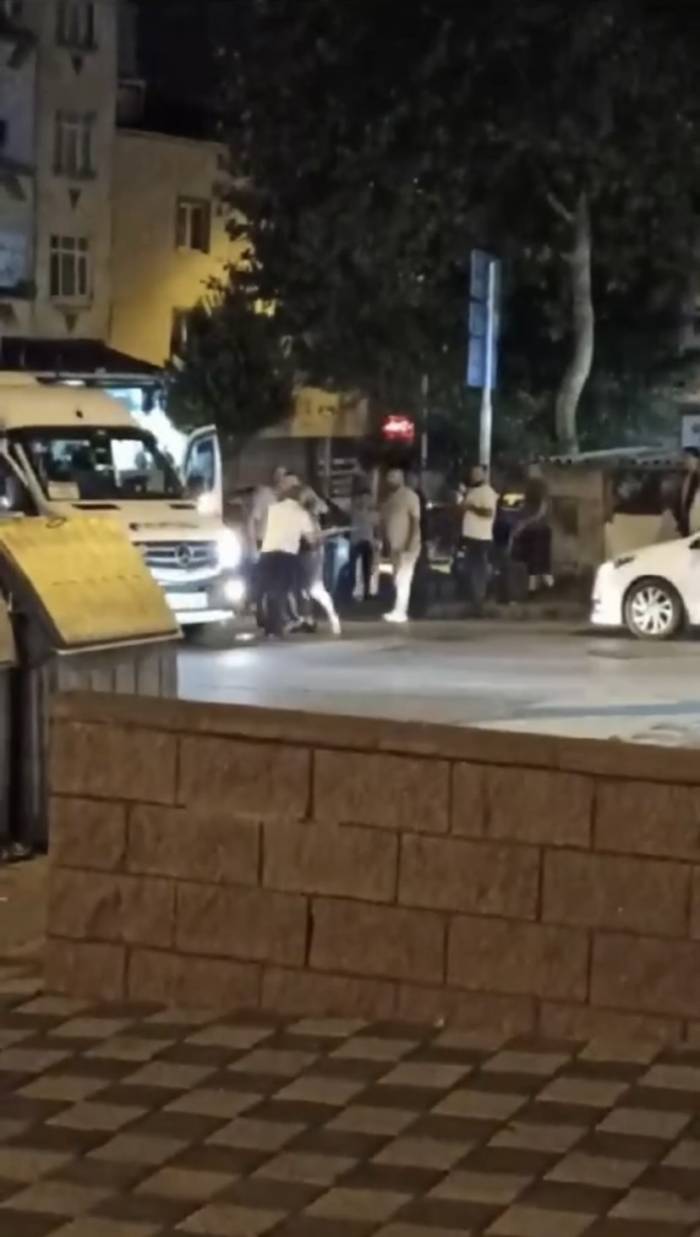 Pendik’te Trafikte Sopalı Yol Verme Kavgası Kamerada