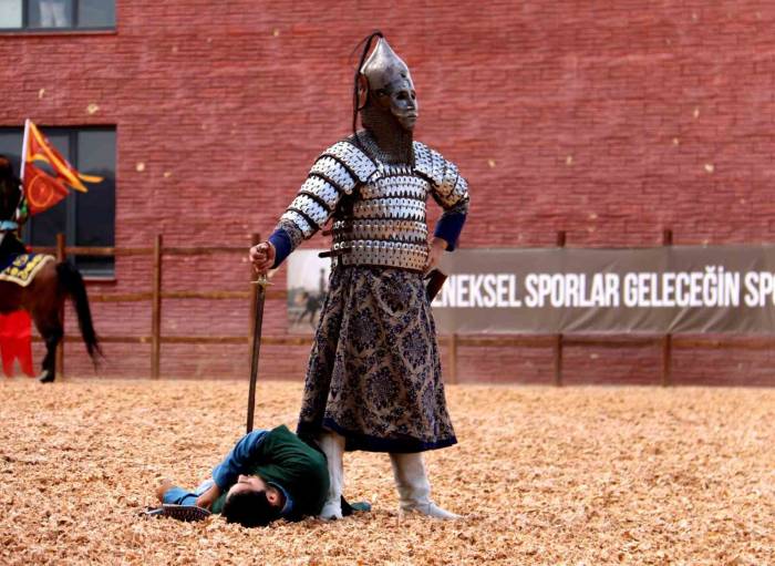 Sivas’ta Kılıç Kalkan Sesleri Yankılandı