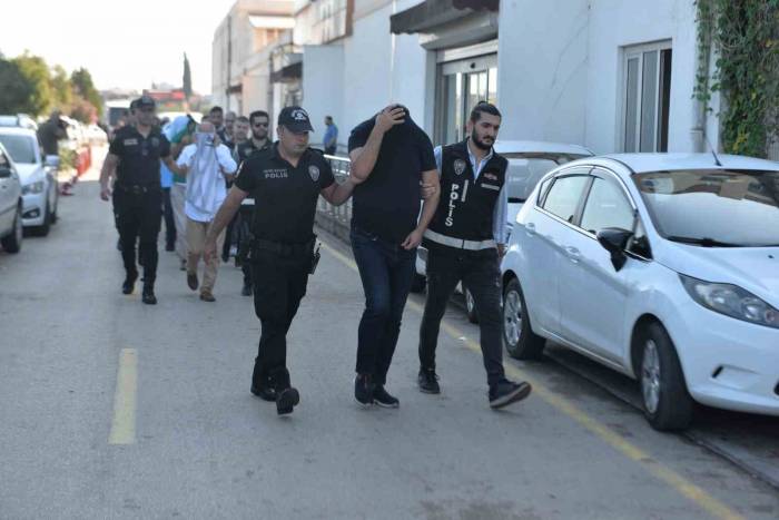 Belediyelere Yapılan Operasyonda Gözaltına Alınan 34 Şüpheli Adliyeye Sevk Edildi