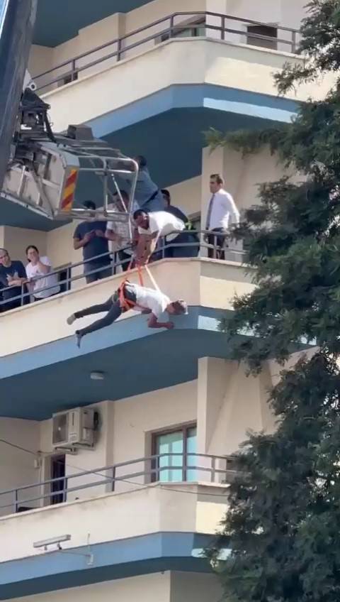 Adana’da Vinçten Düşen 2 İşçi, Emniyet Kemeri Sayesinde Hayatta Kaldı