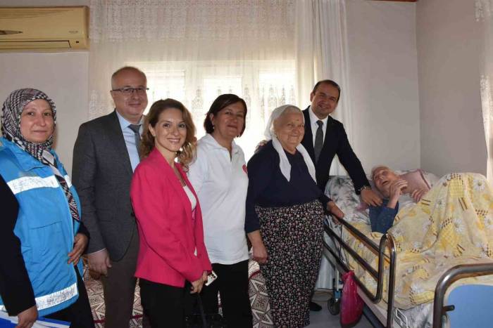 Aydın İl Sağlık Müdürü Şenkul Yaşlıları Unutmadı