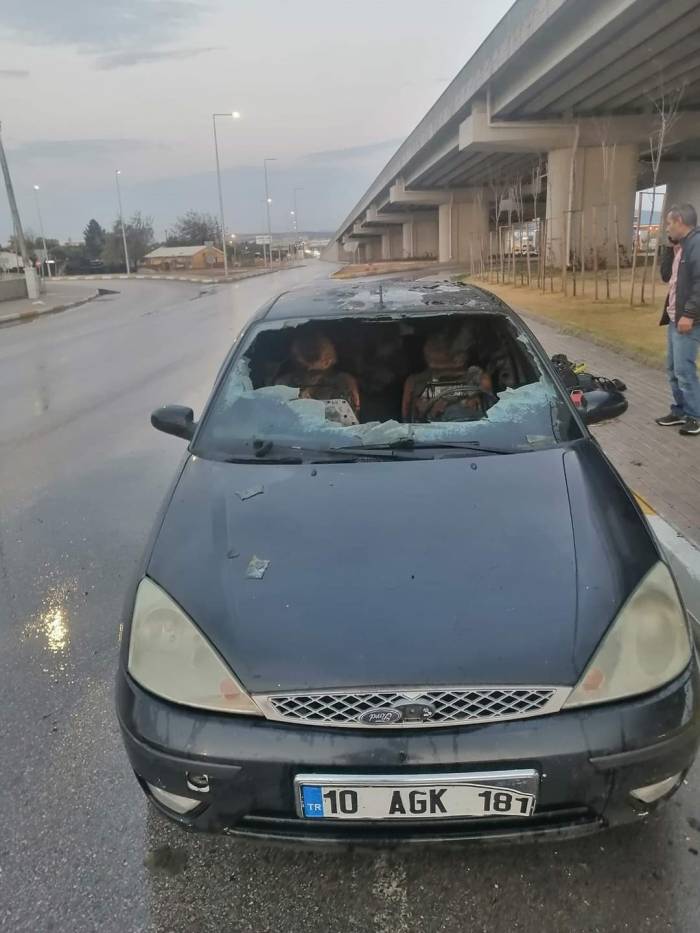 Bandırma’da Seyir Halindeki Otomobil Alev Aldı