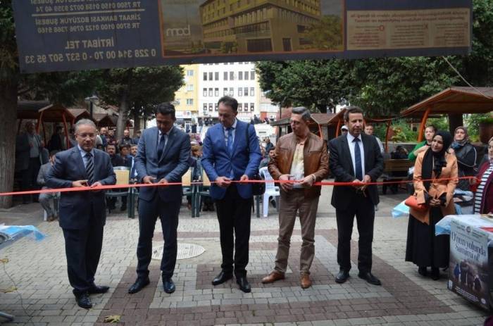 Bozüyük’te Kur’an Kursu Yararına Hayır Çarşısı Kuruldu