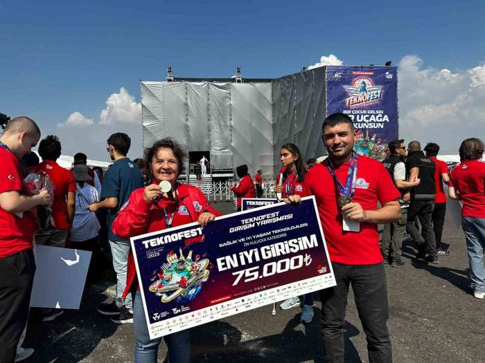 Teknofest’te En İyi Ön Kuluçka Girişimci Ödülü Buü’nün