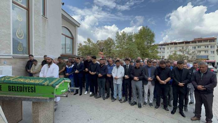 Yenice’de Ormanlık Alanda Ölü Bulunan Sağlık Personeli Toprağa Verildi
