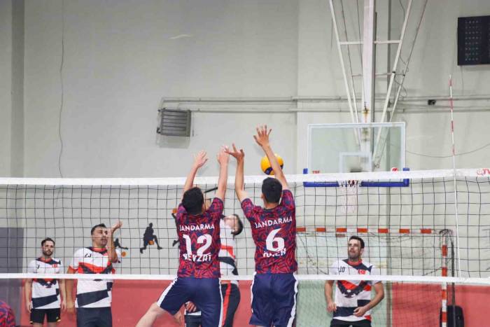 Kurumlararası Voleybol Turnuvasında Şampiyon Jandarma Oldu