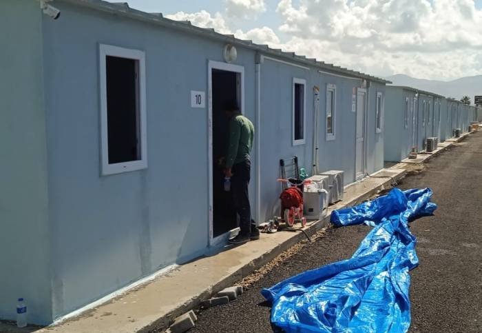 Yağmur Sonrası Samandağ Kaymakamlığı Personeli, Depremzedelerin Yardımına Koştu