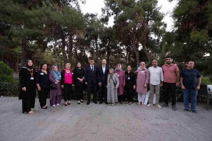 Fadıloğlu, Yaşlıları Misafir Etti