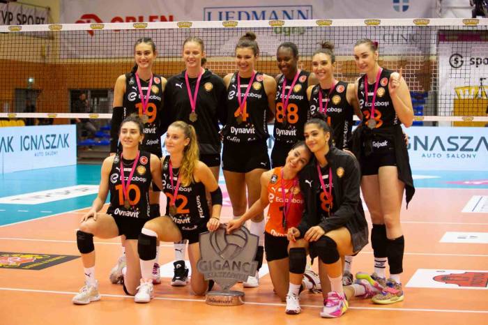 Eczacıbaşı Dynavit, ‘Voleybolun Devleri’ Turnuvasını Tamamladı