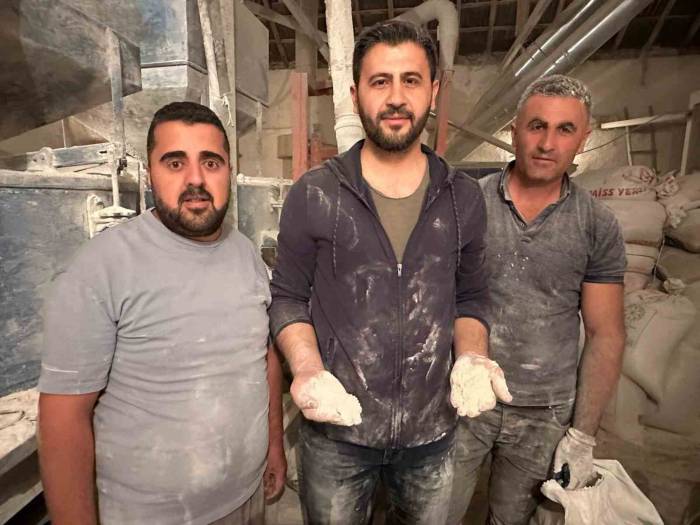 Yüksekovalı Çiftçilerin Un Mesaisi Başladı