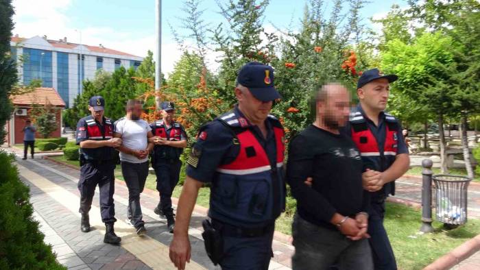 Isparta’da 2 Kişiyi Kişi Tabanca Ve Bıçakla Yaralayan Şahıslar Tutuklandı