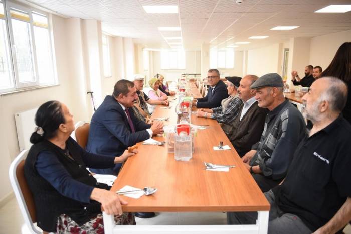 Başkan Vidinlioğlu: “Büyüklerimiz Bizim En Büyük Hazinelerimizden”