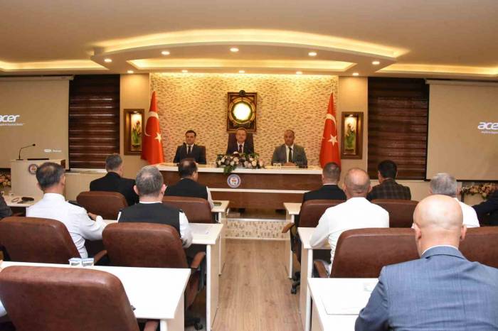 Vali Ünlü’den Yenilenebilir Enerji Vurgusu