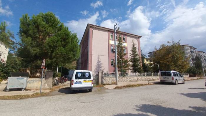 Okulun 3. Katından Düşen Öğrenci Yaralandı