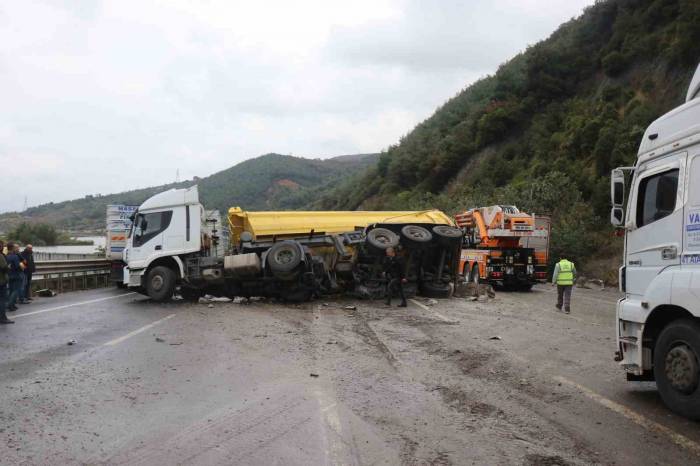 D-650’de Zincirleme Kaza: Her İki İstikamette Trafik Kapandı