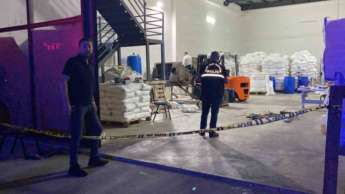 Deterjan İmalathanesinde Feci Olay: Karıştırıcı Mikserin Altında Kaldı