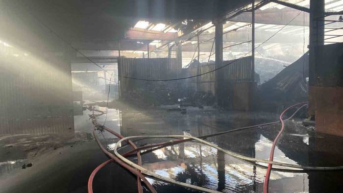 Uşak’ta Tekstil Fabrikasında Çıkan Yangın Kontrol Altına Alındı