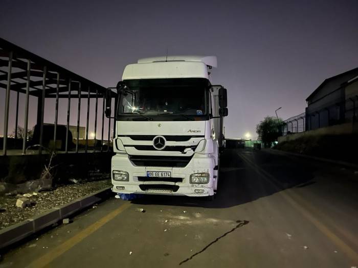 Ankara’da Bir Kişi Tır Ve Dorse Arasına Sıkışarak Hayatını Kaybetti