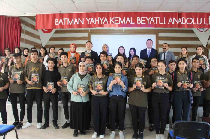 Batman Üniversitesi Rektörü Prof. Dr. İdris Demir Lise Öğrencileriyle Buluştu