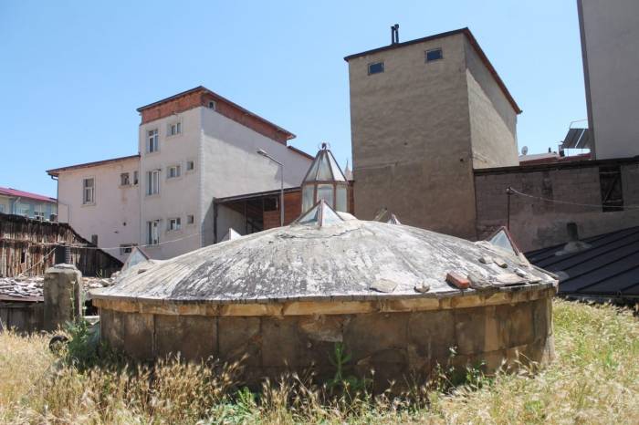 Yetkililerin Görmezden Geldiği Tarihi Çarşı Hamamı Restore Edilmezse Tarihe Karışacak