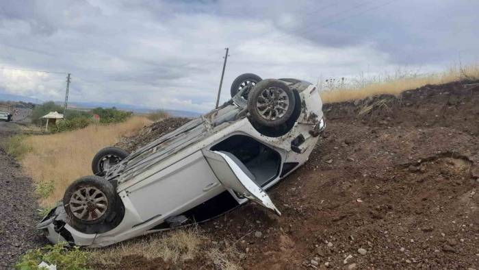 Bingöl’de Kontrol Çıkan Otomobil Takla Attı: 1 Yaralı