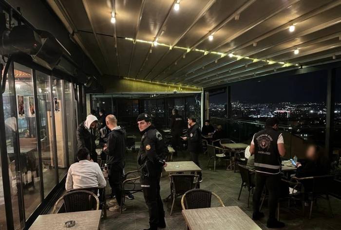 Bursa Polisini 858 Kişiyi Sorguladı, 4 Gözaltı