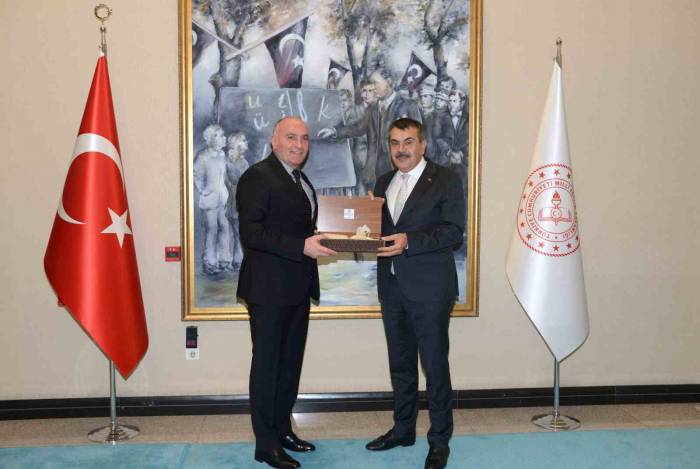 Başkan Özakalın, Bakan Tekin İle Görüştü