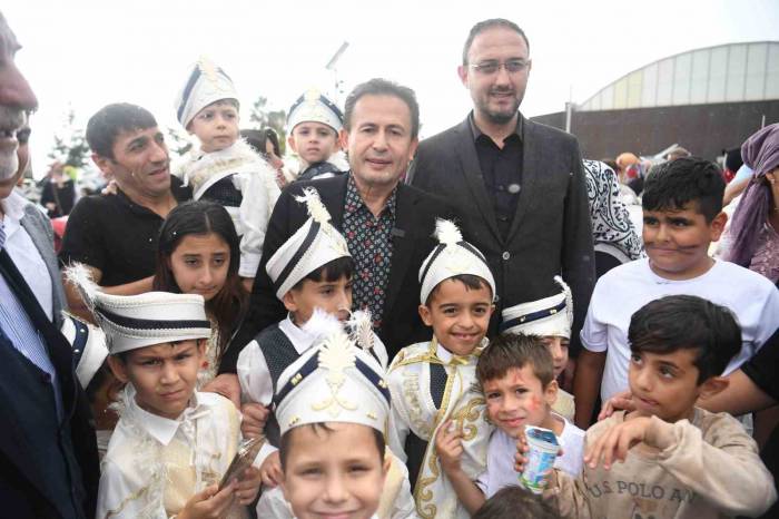 "Kirvem Ak Parti" Şenliği’nde Tuzla’da 150 Çocuğa Sünnet Töreni Düzenlendi