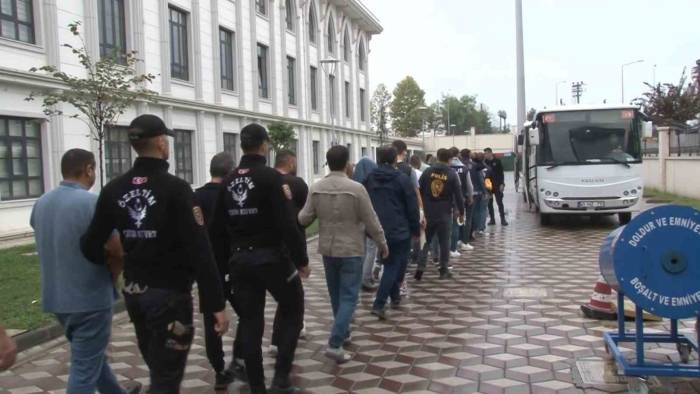 İkiz Çekle Araç Dolandırıcılığı Yapan 15 Şüpheli Tutuklandı
