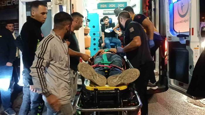 Motosikletle Hafif Ticari Araç Çarpıştı: 2 Yaralı