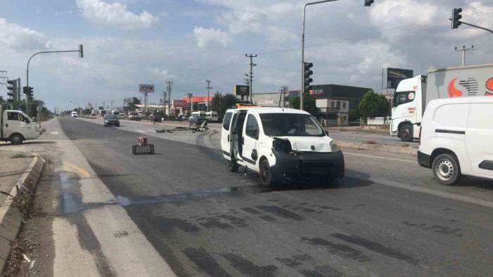 Önündeki Araca Çarpmamak İçin Direksiyonu Çevirince Olanlar Oldu